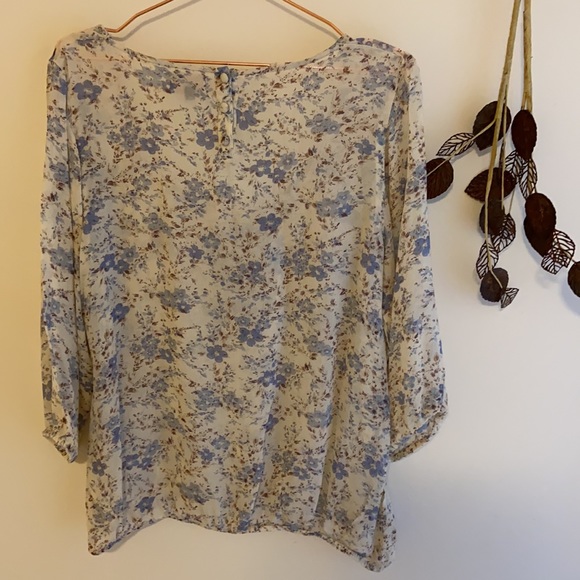 Lightweight summer blouse - Picture 4 of 5
